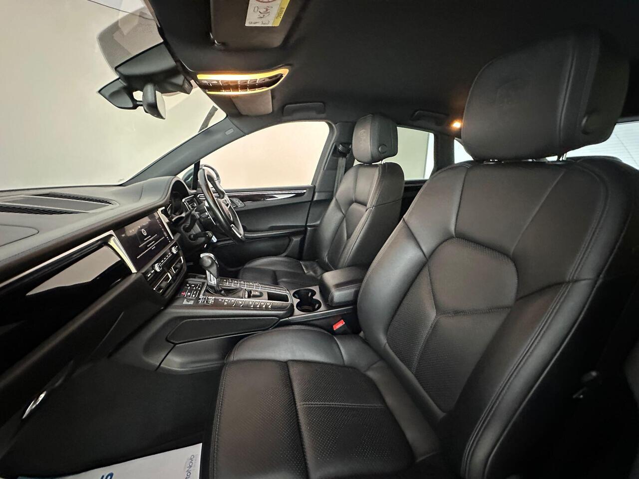 Porsche Macan AJ19VYM