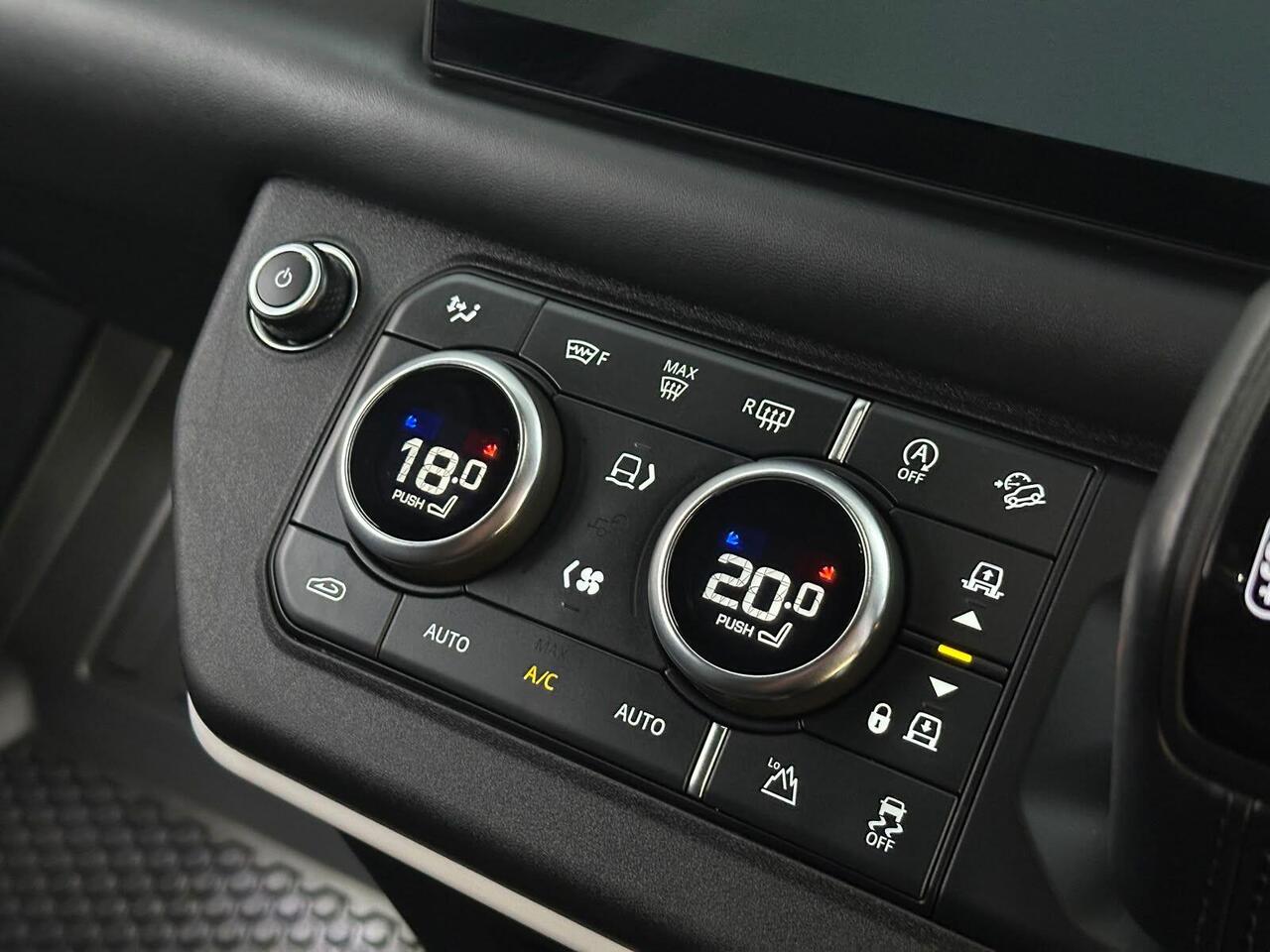 Land Rover Defender 90 GX74TZE