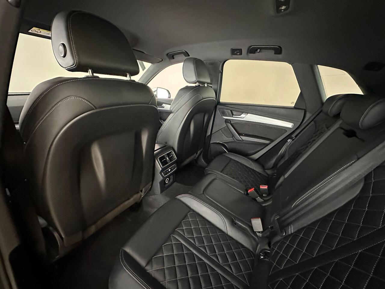 Audi SQ5 AE19UUX