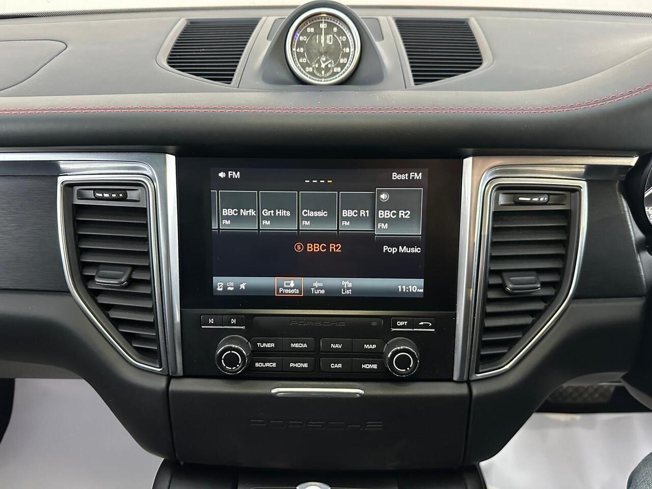 Porsche Macan AE18WBL