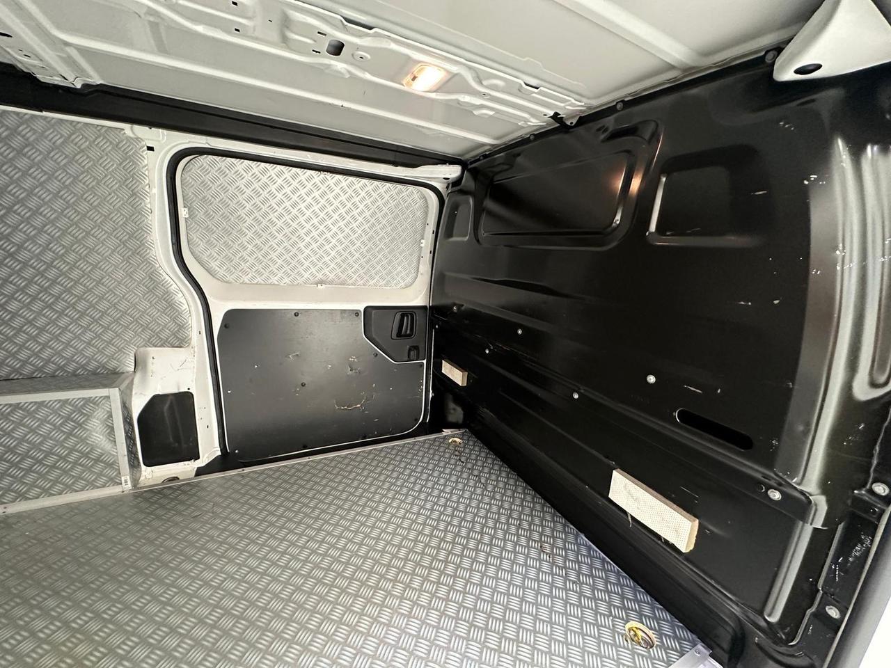 Vauxhall Vivaro DT70GHH
