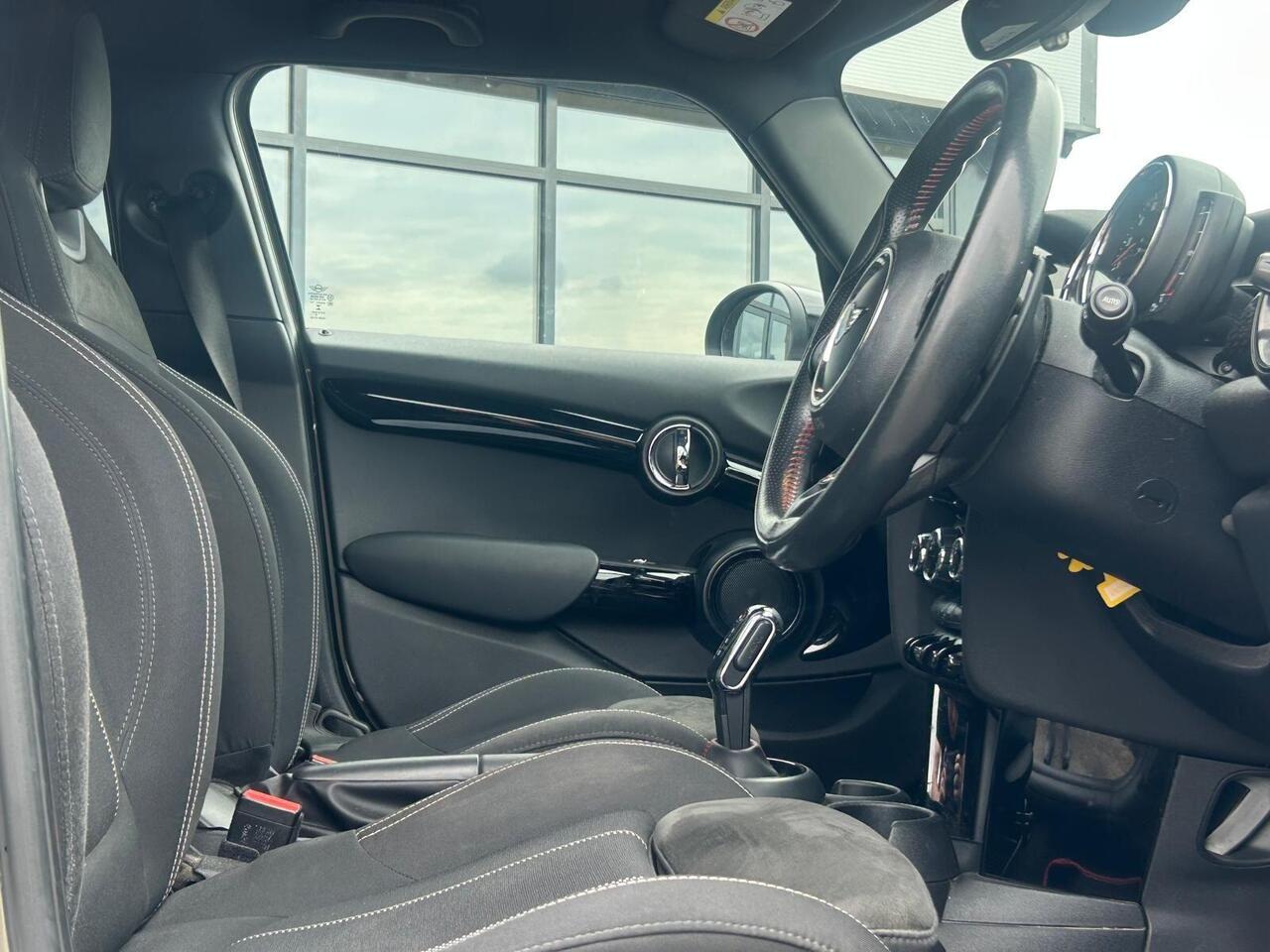 MINI Hatch YE69UHT