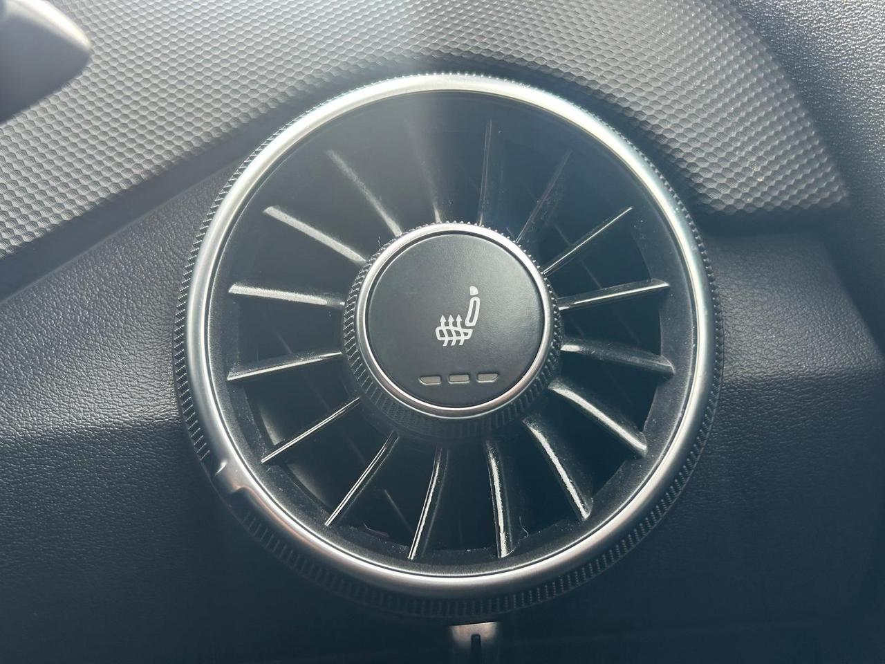 Audi TT YK69UUT