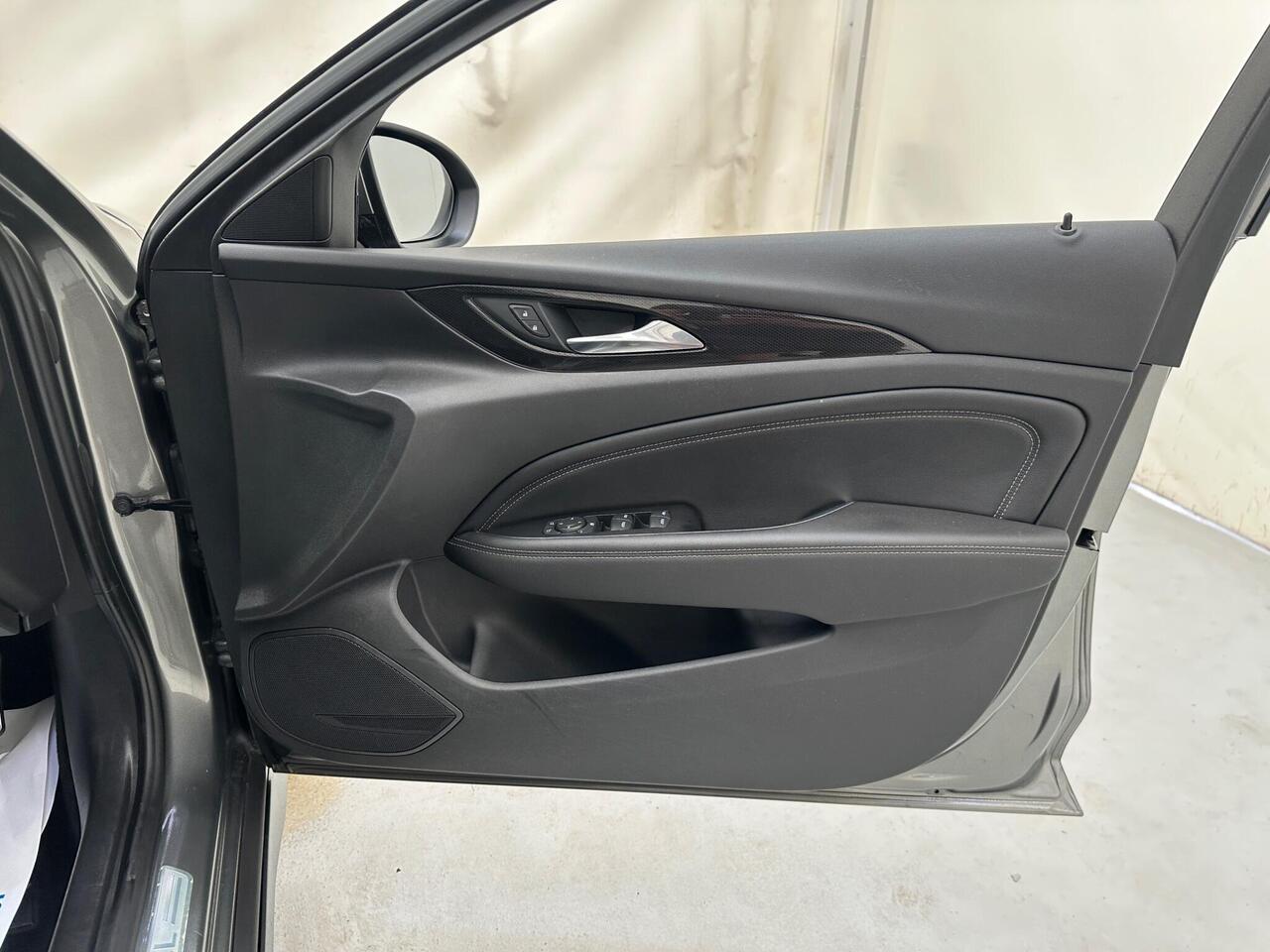 Vauxhall Insignia BG18OSM
