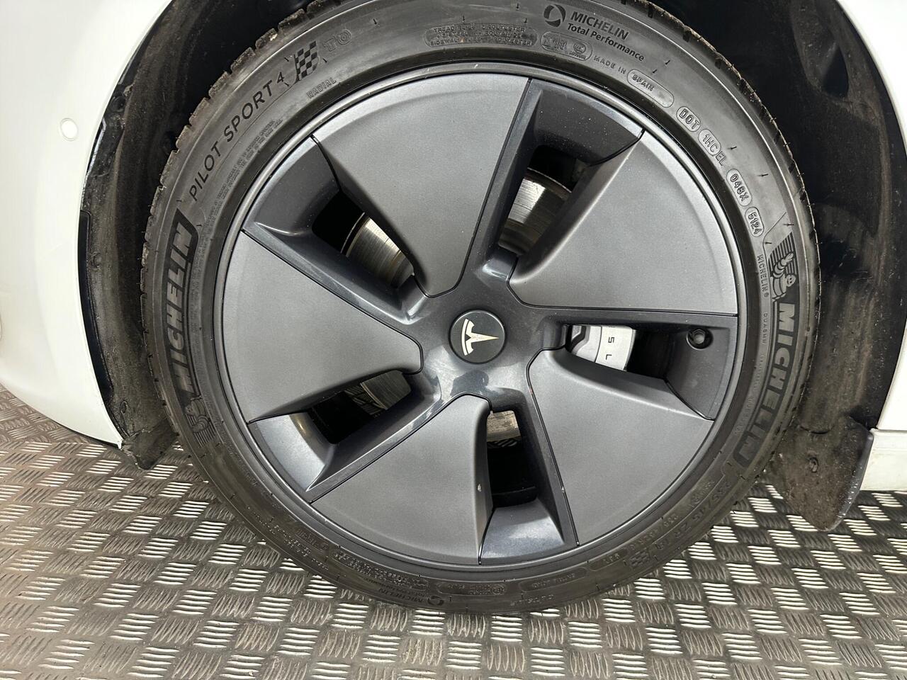 Tesla Model 3 AF72VFH