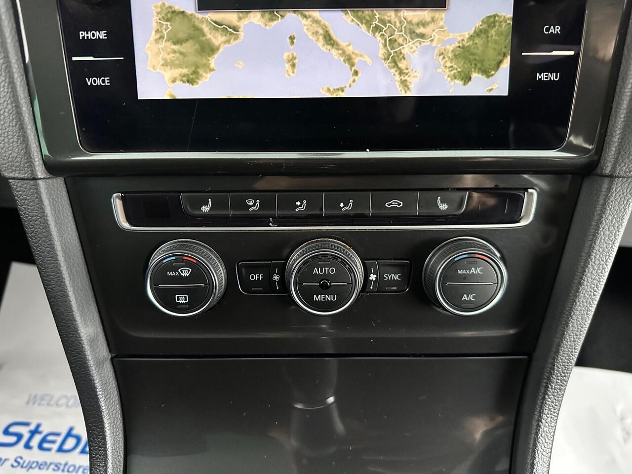 Volkswagen Golf VE69NKS