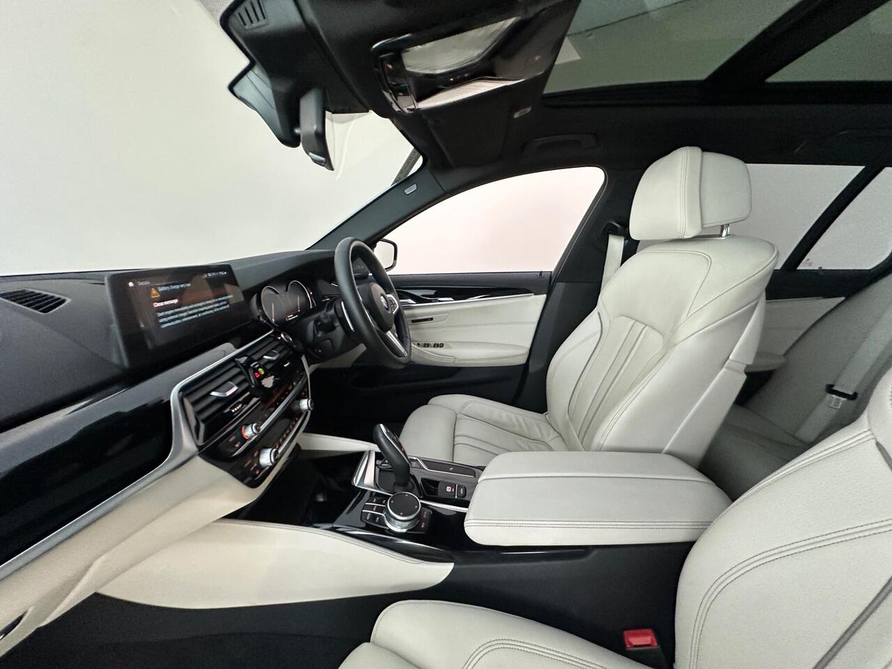 BMW 5 Series YK18JUW