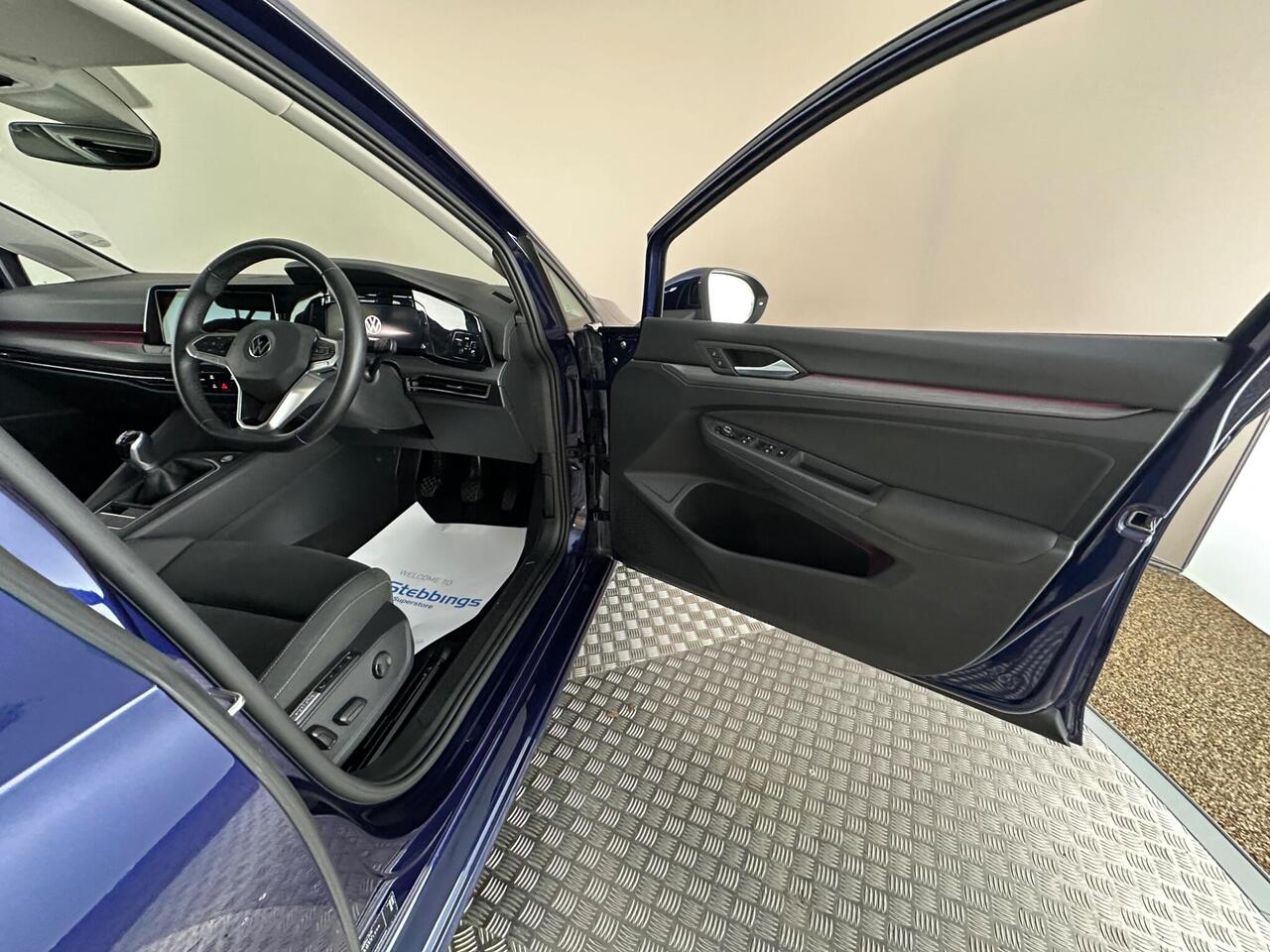 Volkswagen Golf VE22WDV