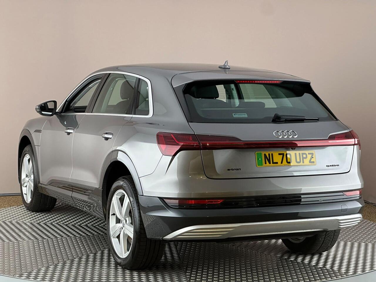 Audi e-tron NL70UPZ