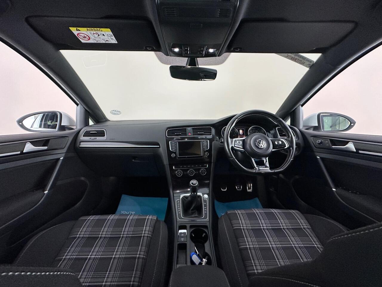 Volkswagen Golf DT66RVJ