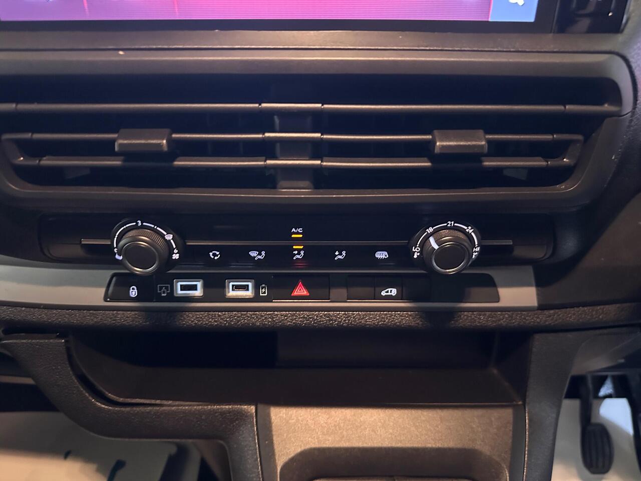 Vauxhall Vivaro DN24YLM
