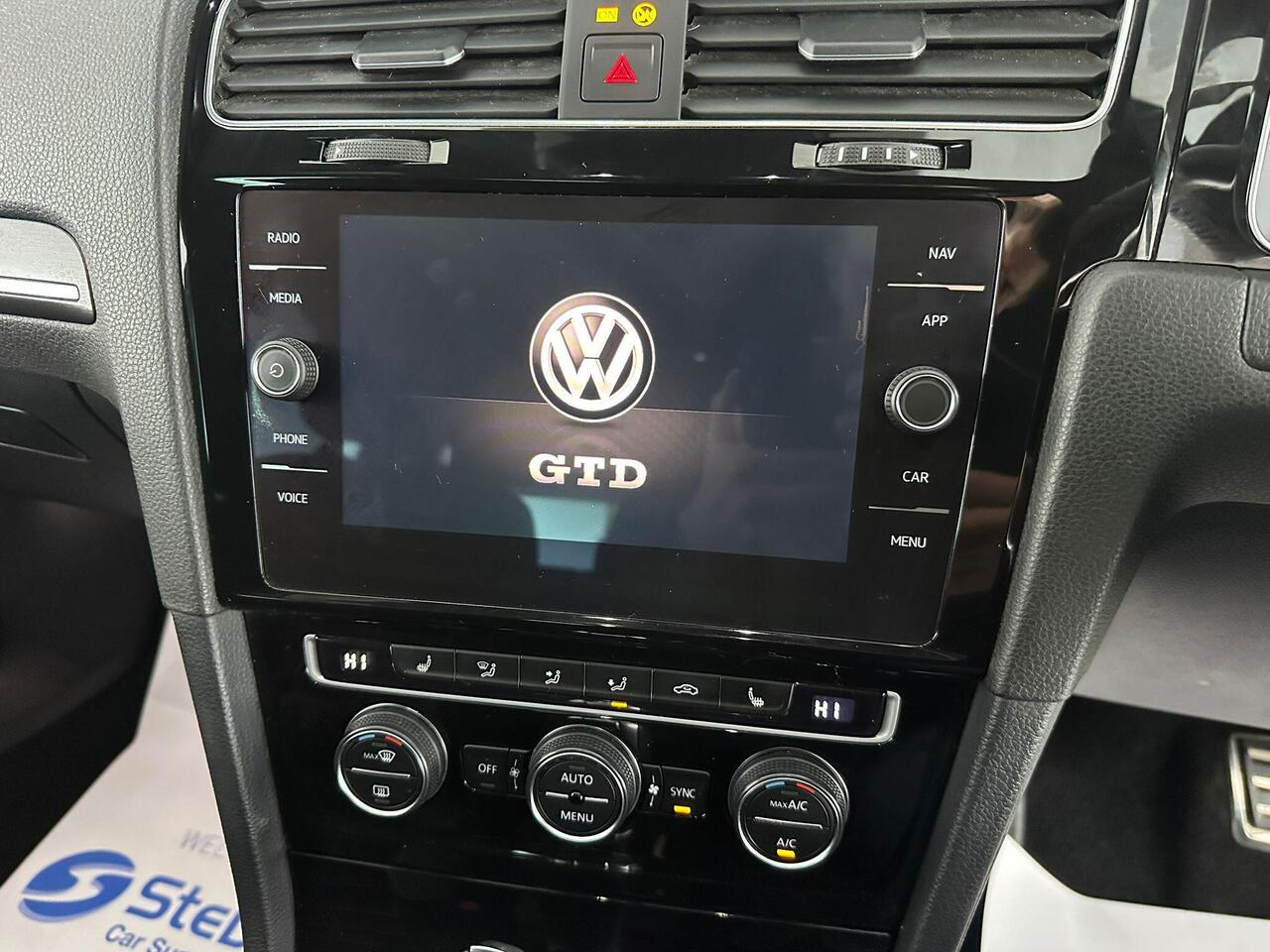 Volkswagen Golf MK69DZY