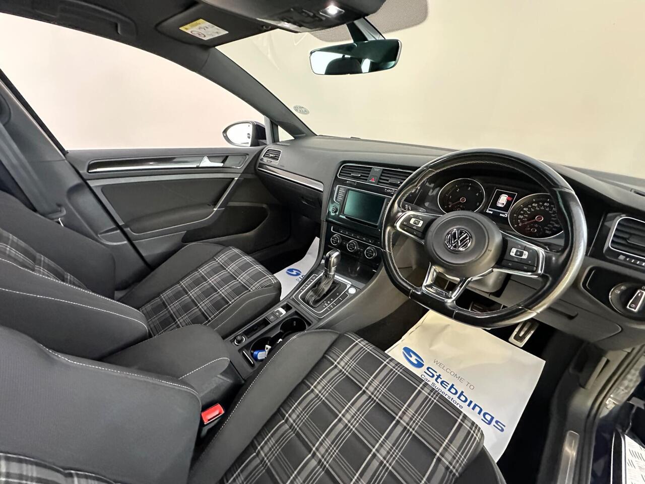 Volkswagen Golf MD66AXF