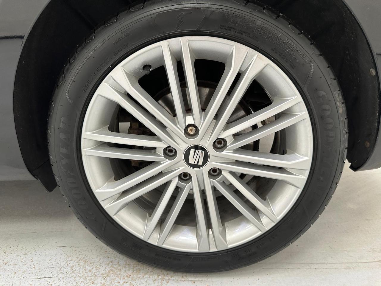 SEAT Leon YL17UVC