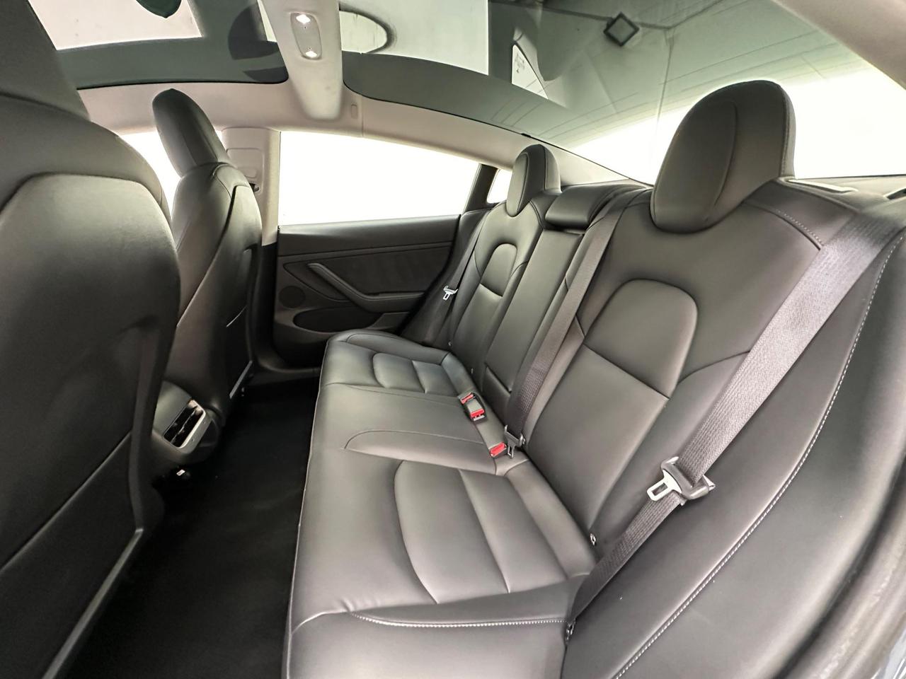 Tesla Model 3 LF71VYC