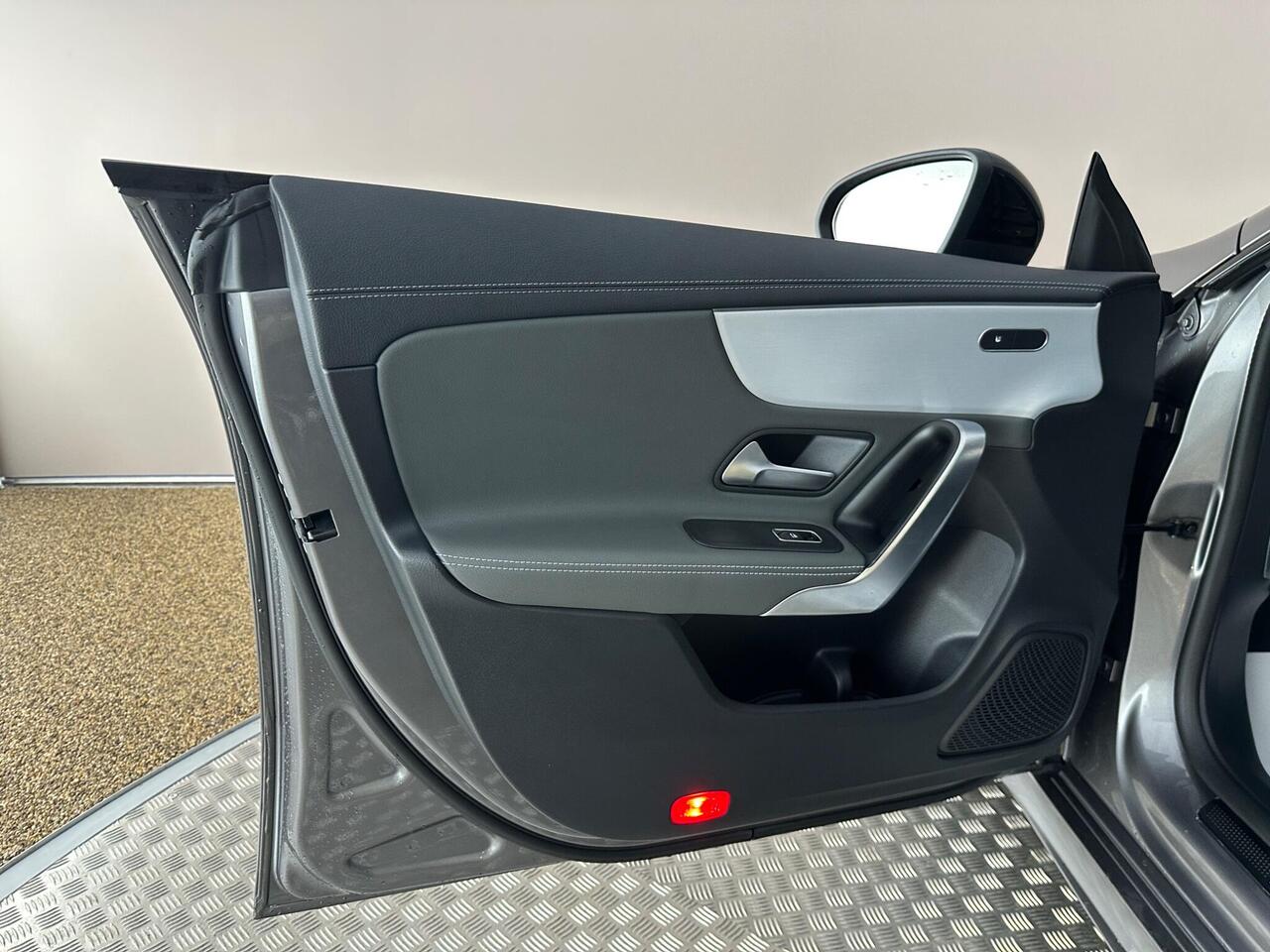 Mercedes-Benz CLA OV72KXF