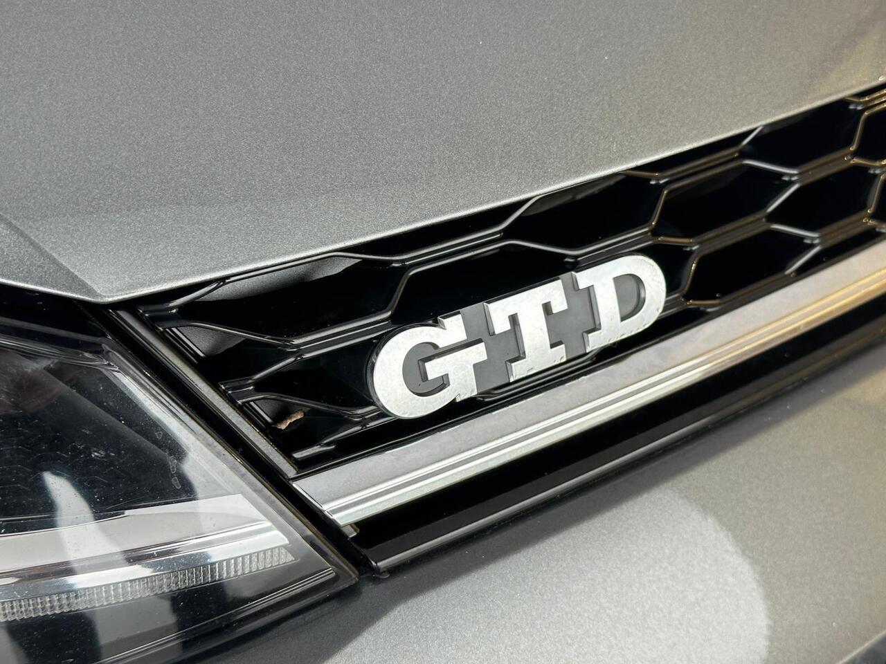 Volkswagen Golf YC68KGE