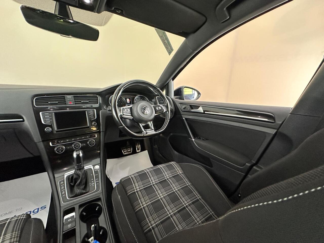 Volkswagen Golf MD66AXF