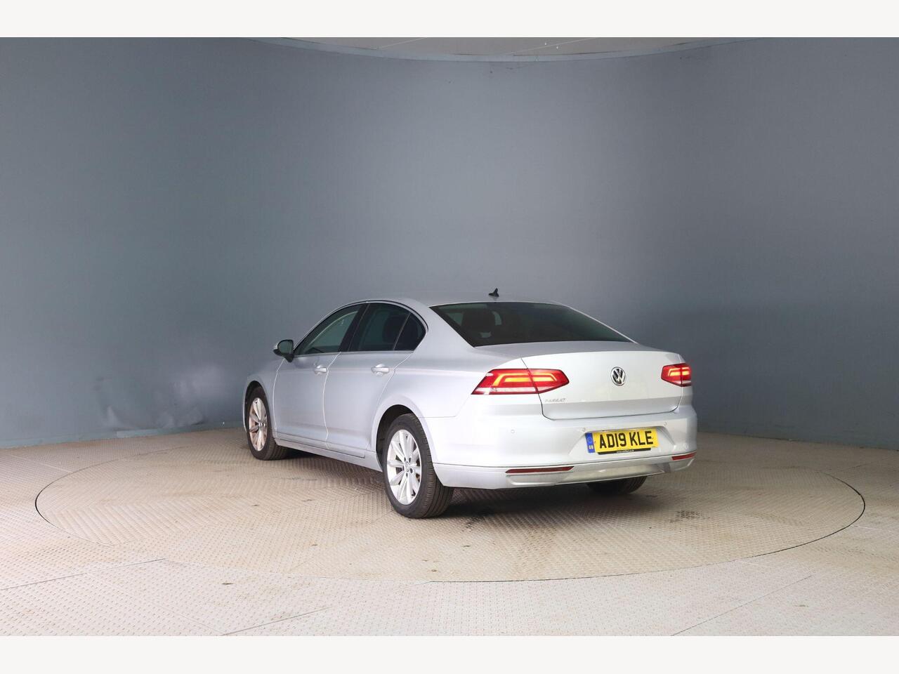 Volkswagen Passat AD19KLE