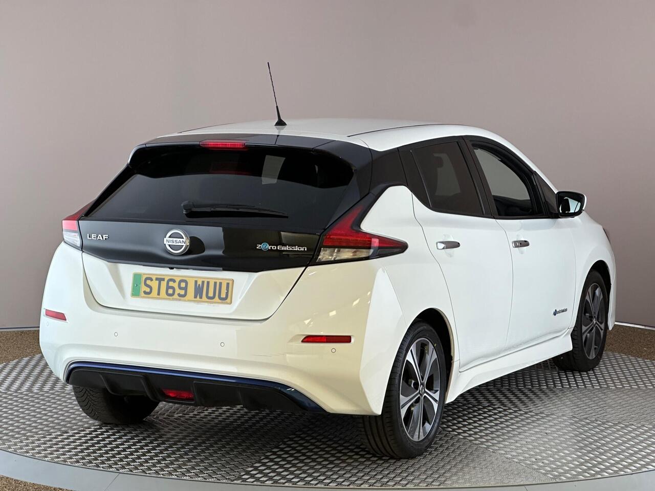 Nissan Leaf ST69WUU