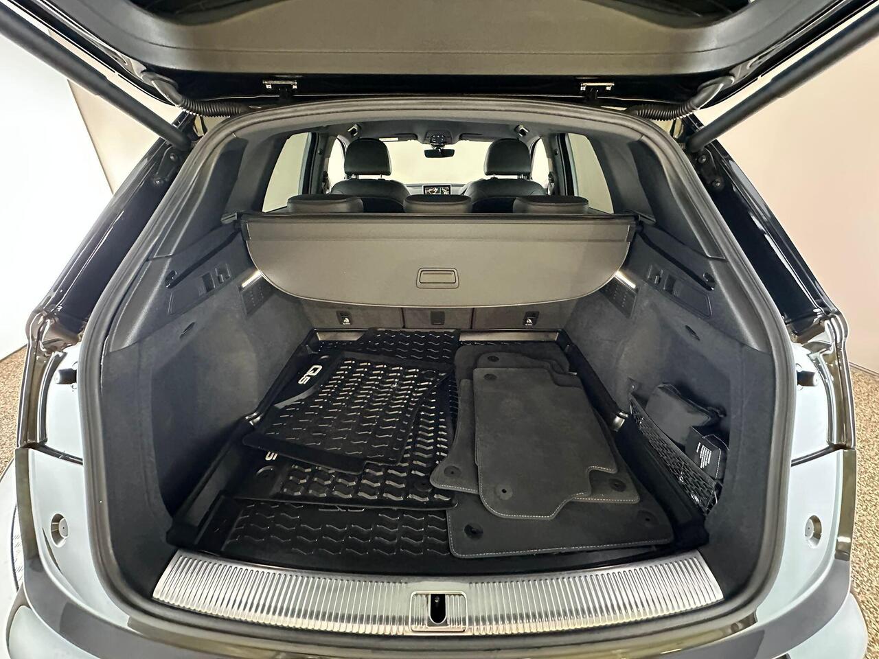 Audi SQ5 AE19UUX