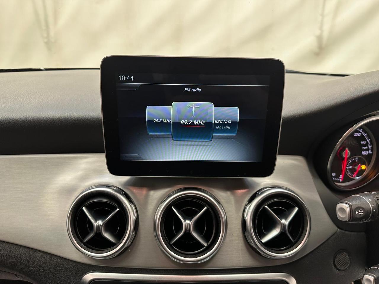 Mercedes-Benz GLA KY67ALO