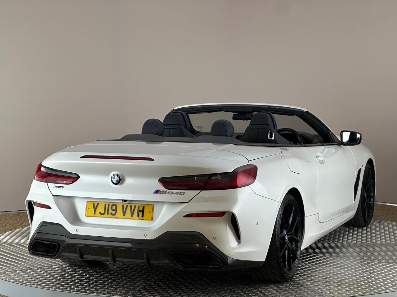 BMW 8 Series YJ19VVH