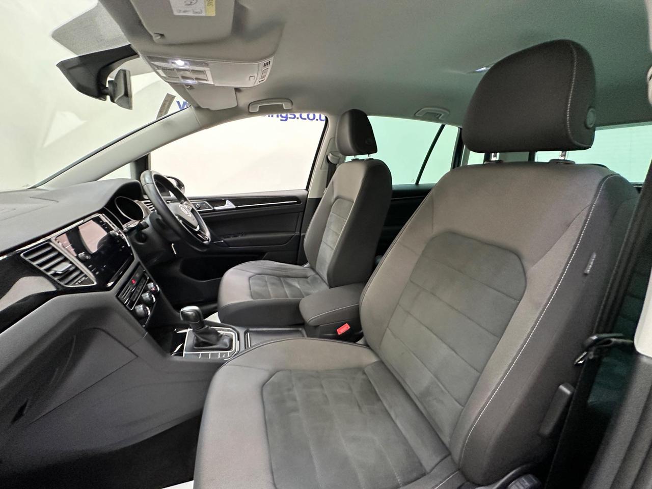 Volkswagen Golf SV LR69XWM