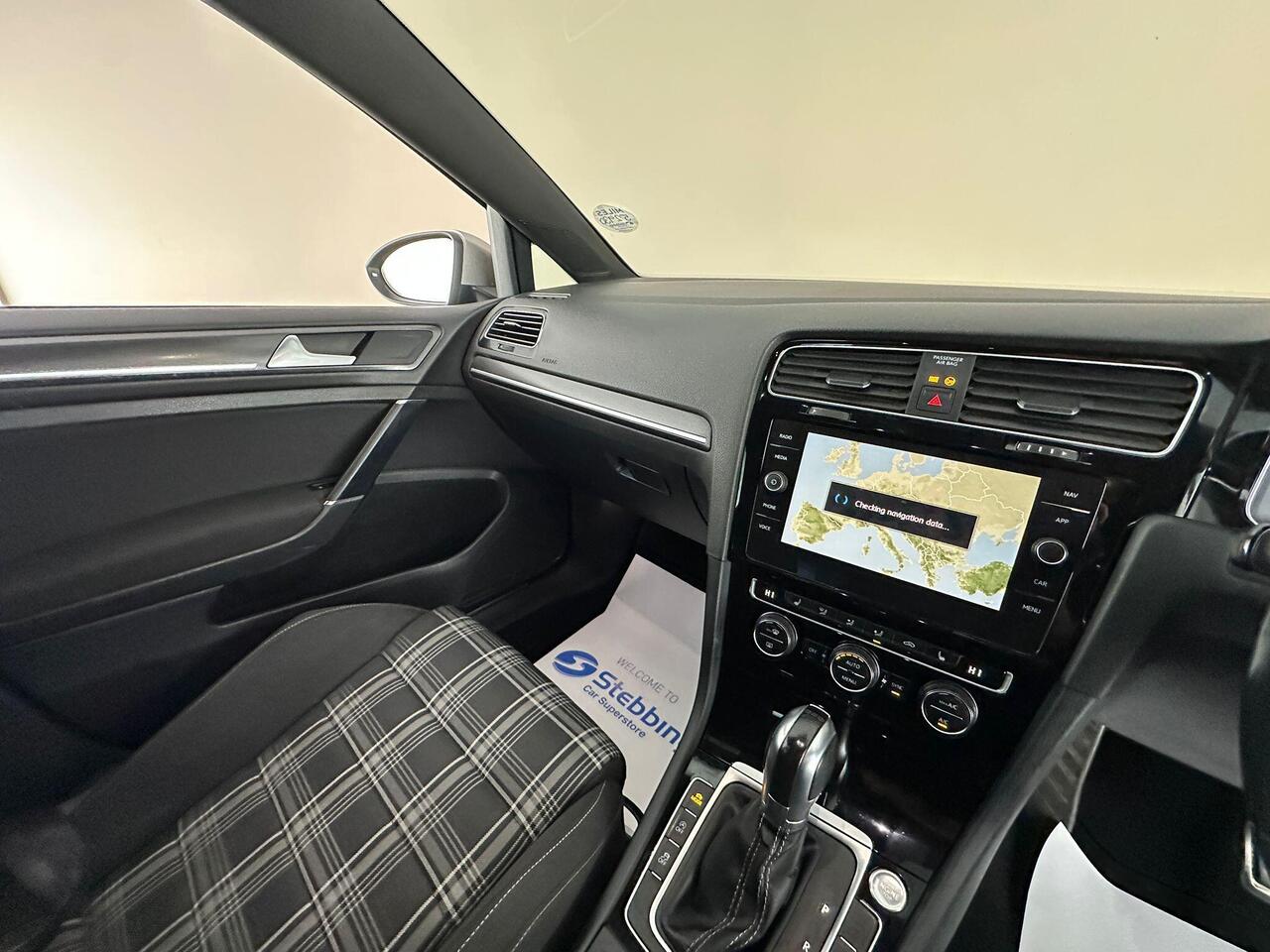 Volkswagen Golf MK69DZY