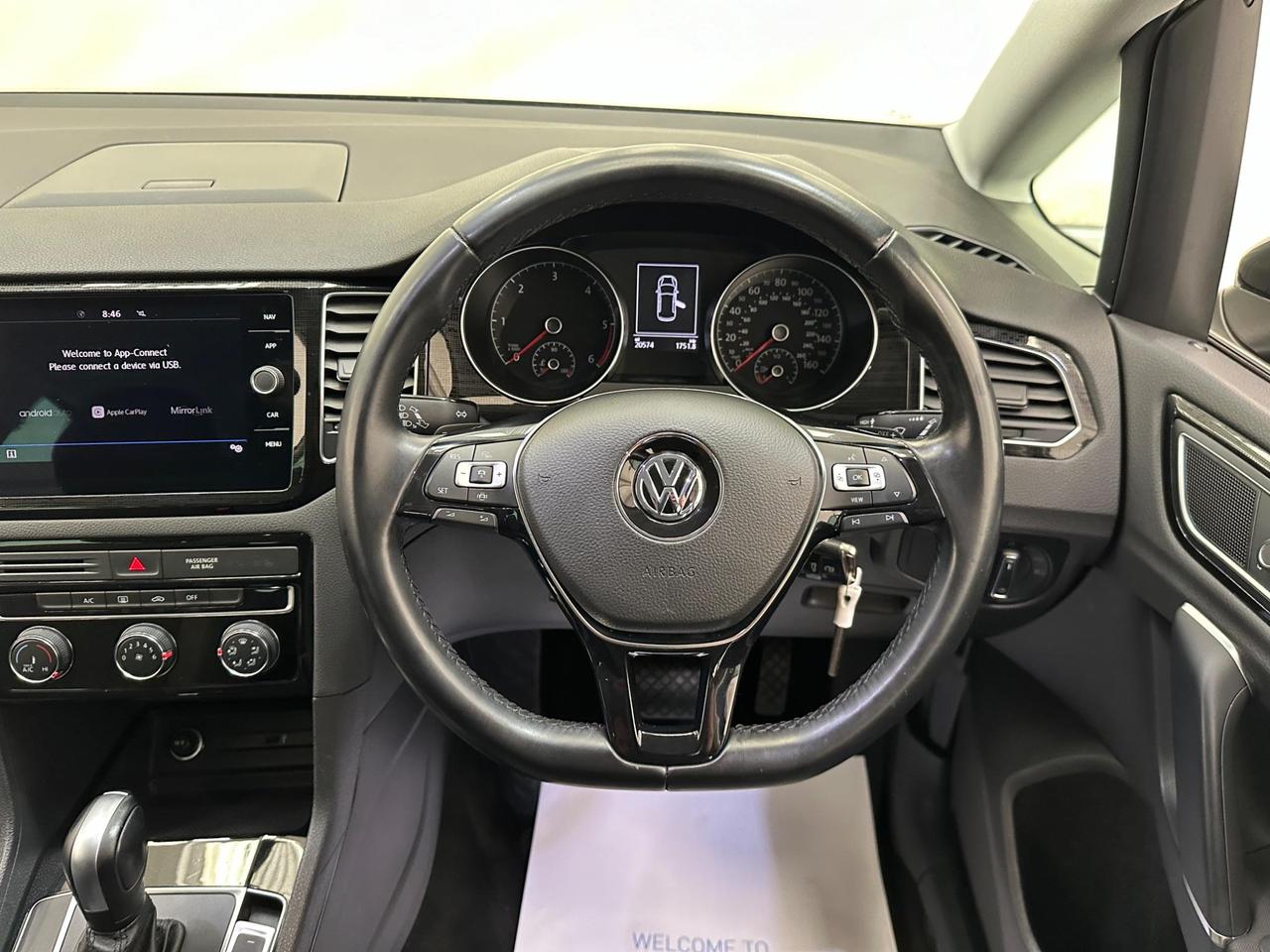 Volkswagen Golf SV LR69XWM