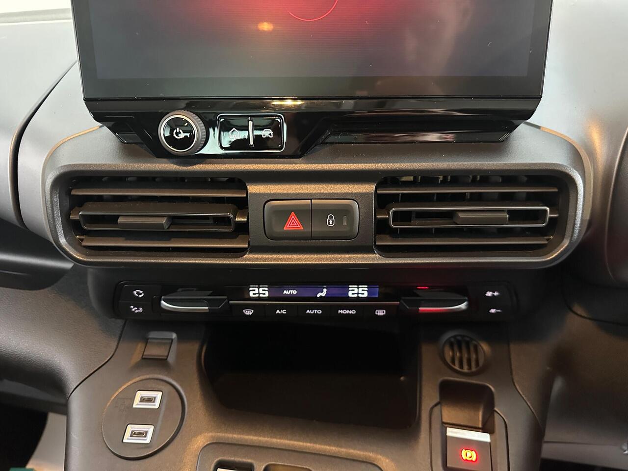 Vauxhall Combo Life Electric CF74XDA