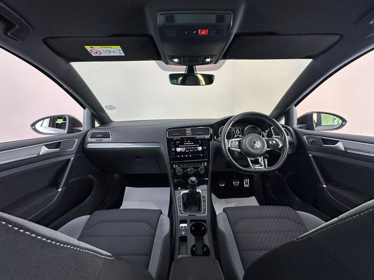 Volkswagen Golf SM69RDY