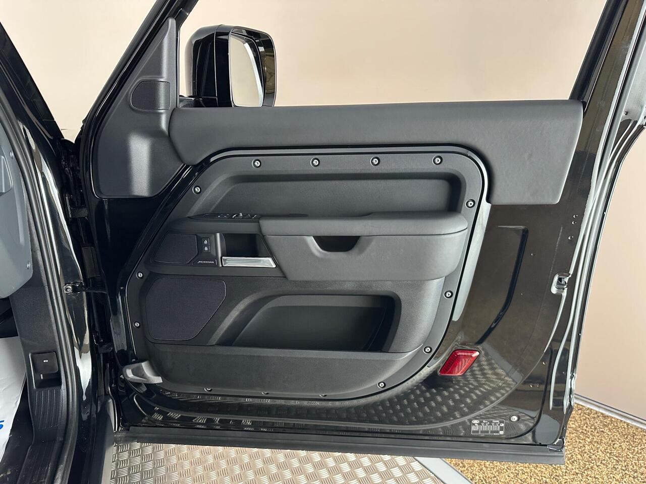 Land Rover Defender 90 WG25BLZ