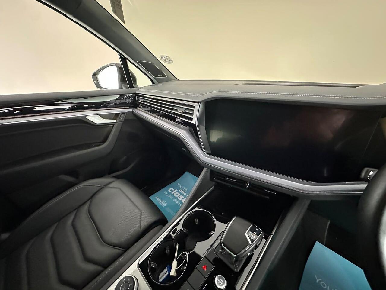 Volkswagen Touareg KY69UHS