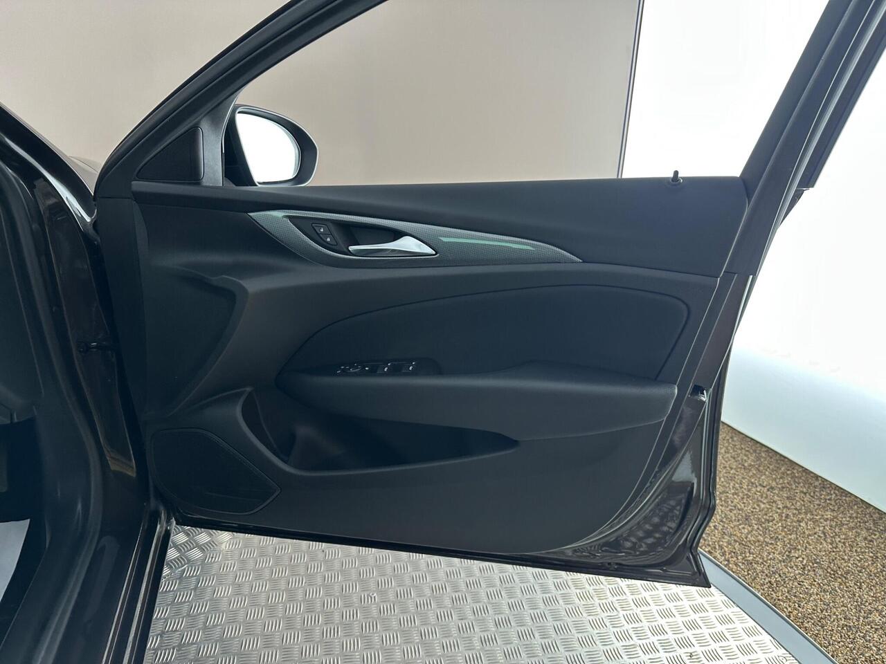 Vauxhall Insignia VO71HPL