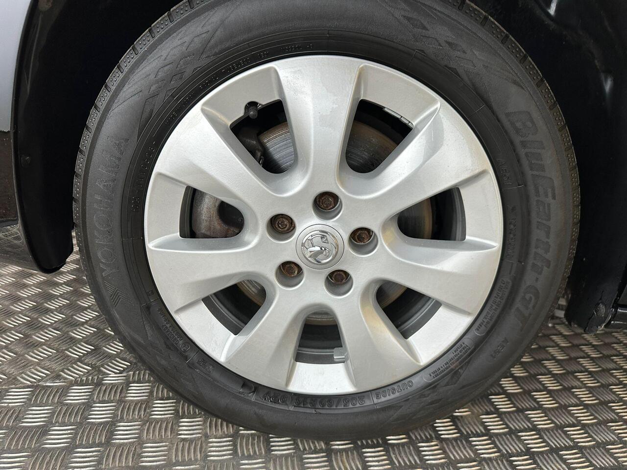 Vauxhall Combo Life PE70ZGN