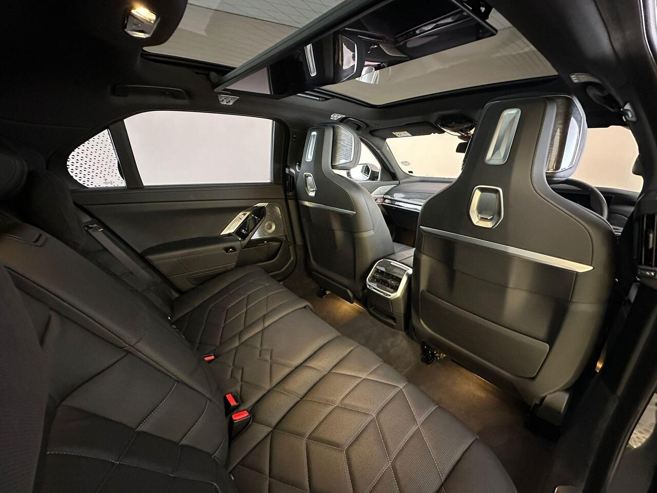 BMW i7 YF73FKE