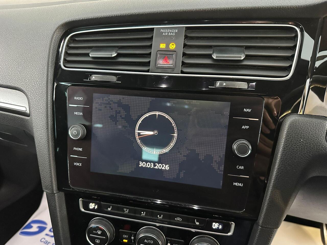 Volkswagen Golf YC68KGE