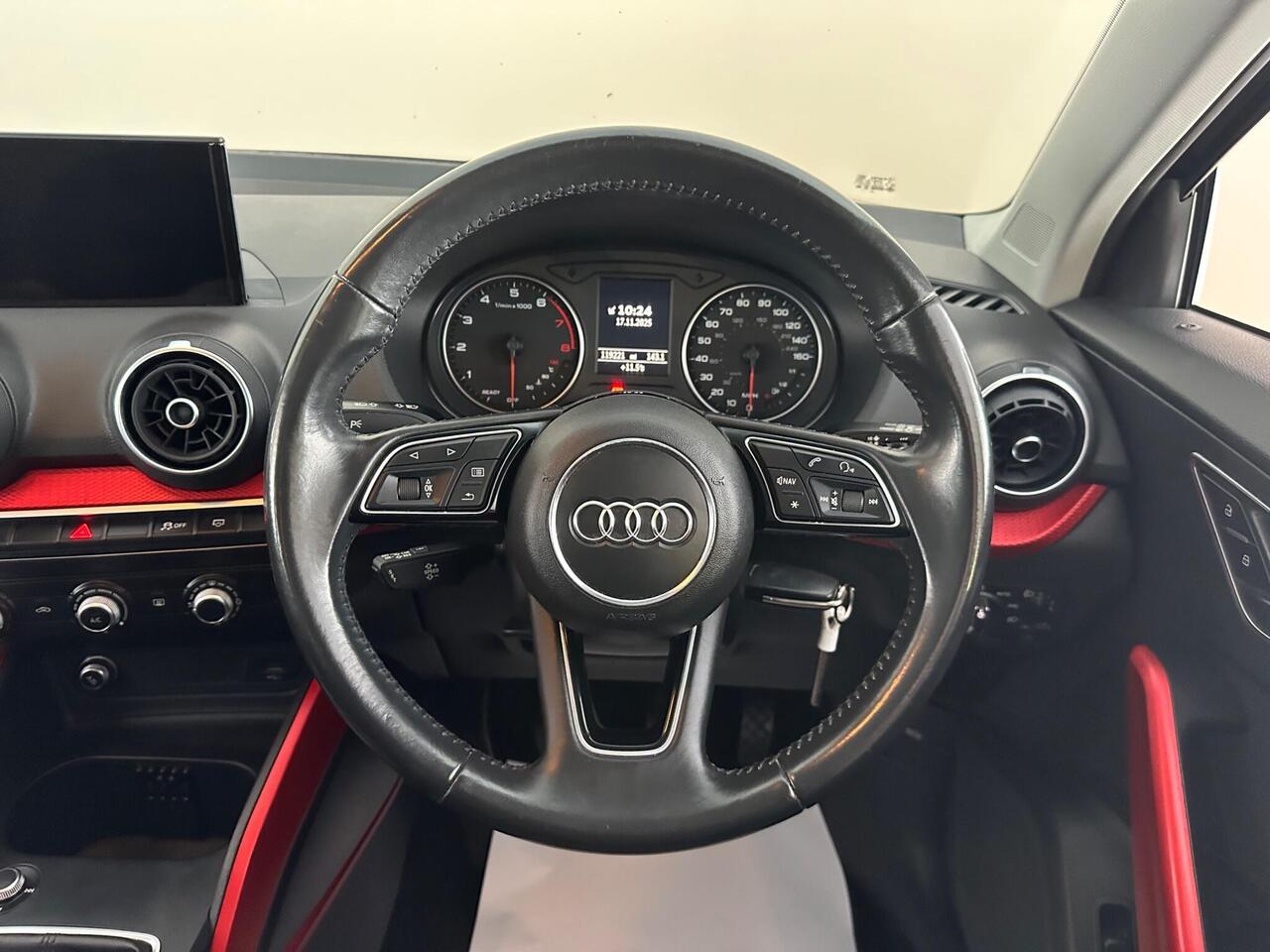 Audi Q2 YK70ZKS