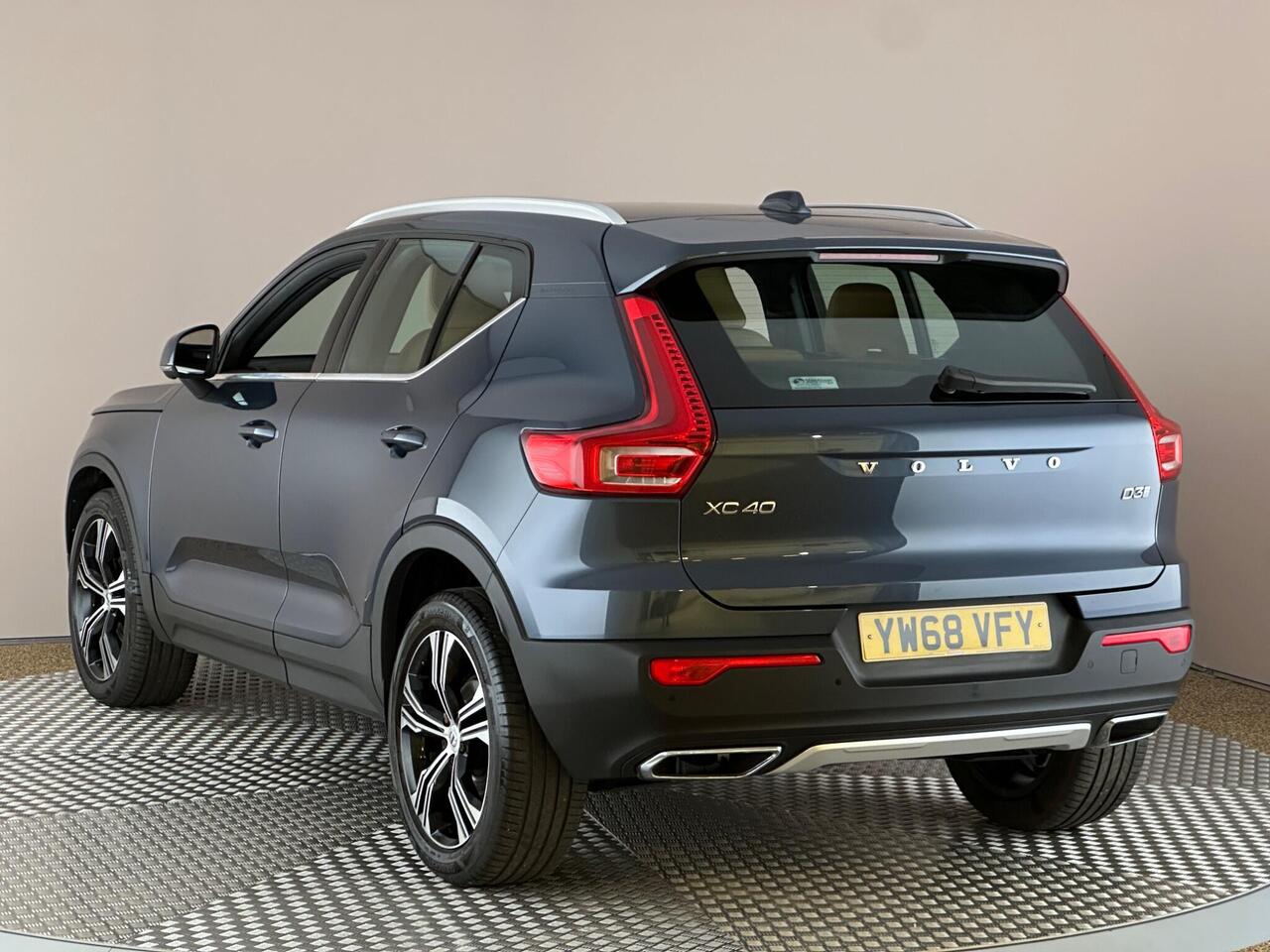 Volvo XC40 YW68VFY