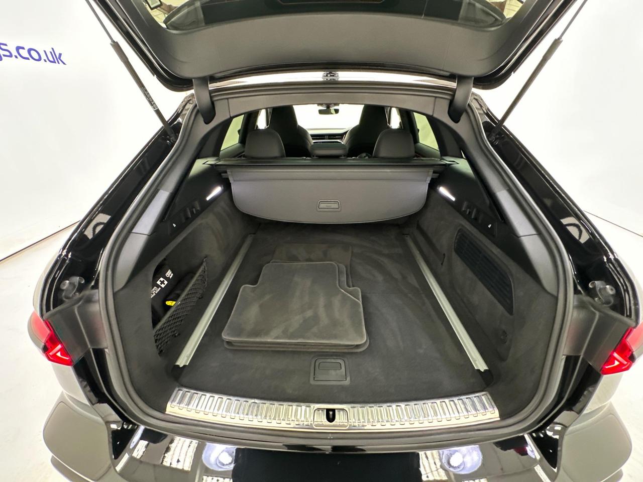Audi RS6 Avant WU71CXE