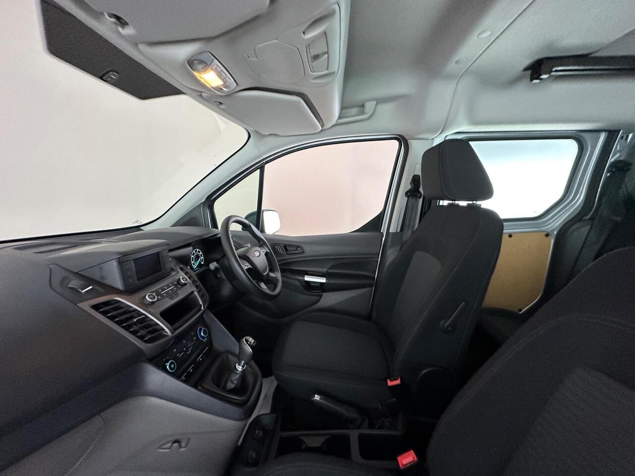 Ford Transit Connect YM22UNX