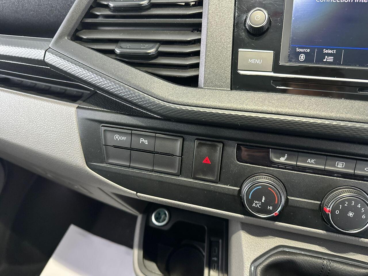 Volkswagen Transporter YR74XZU