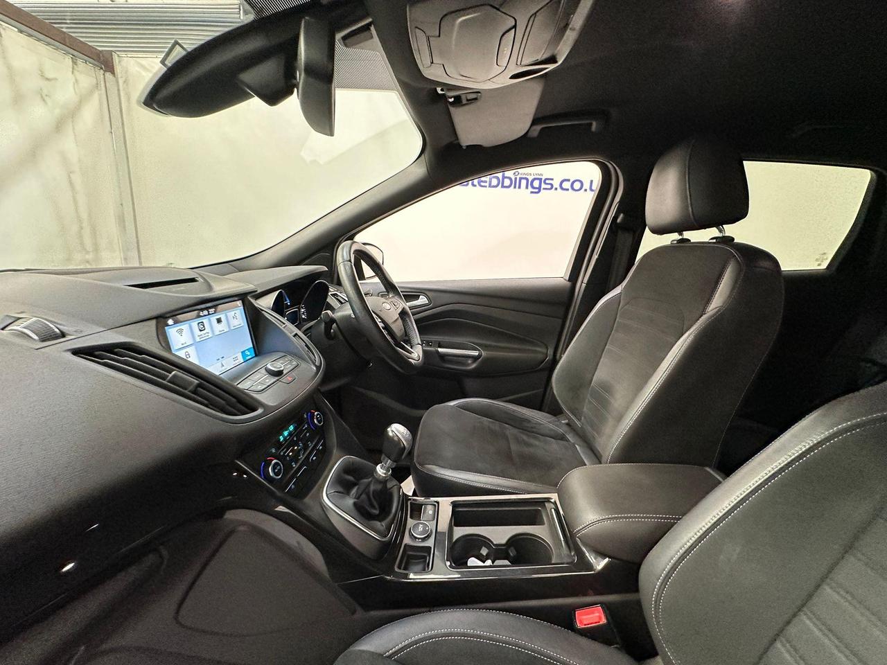 Ford Kuga AY17NRV