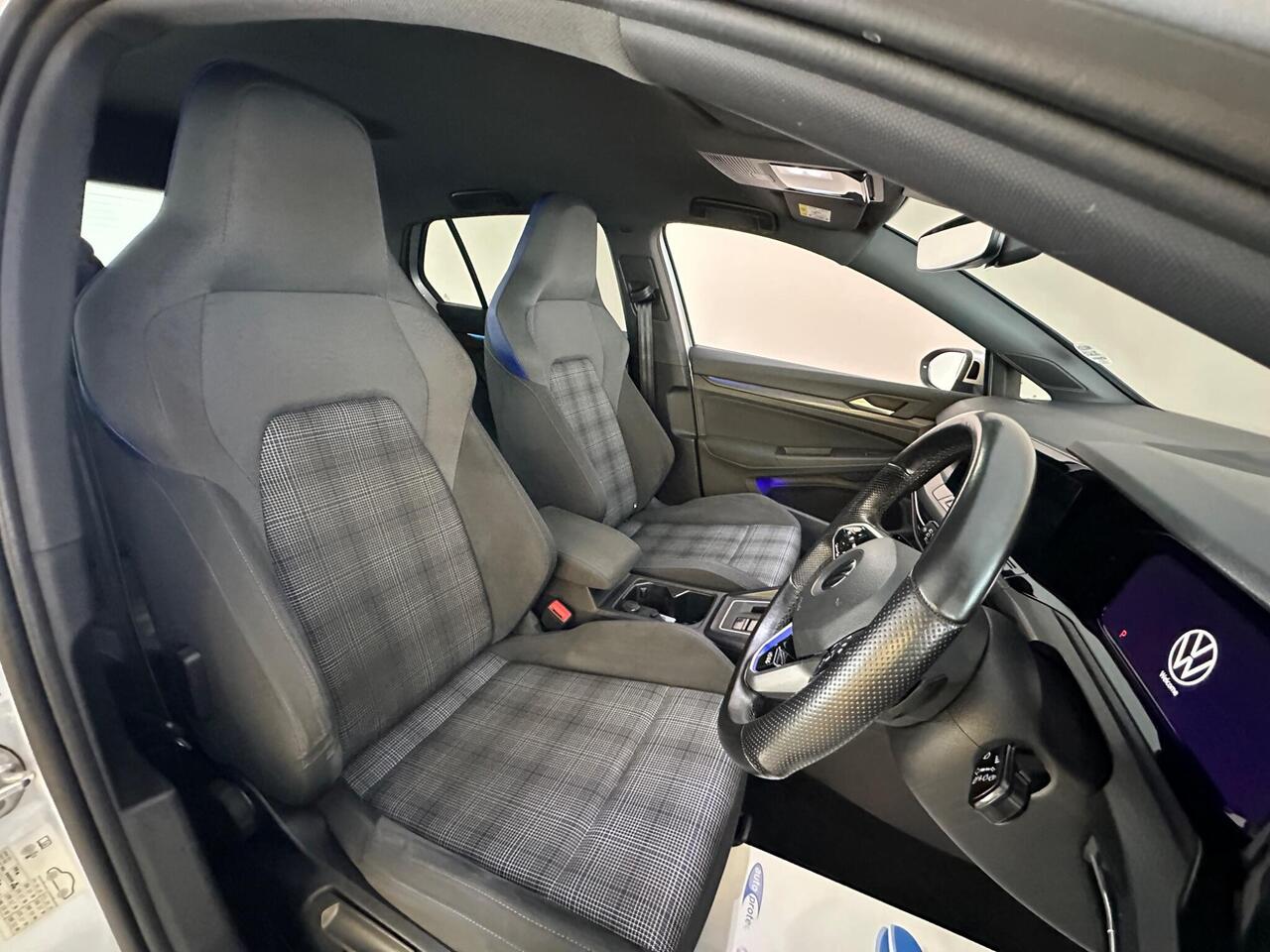 Volkswagen Golf AJ21MVG
