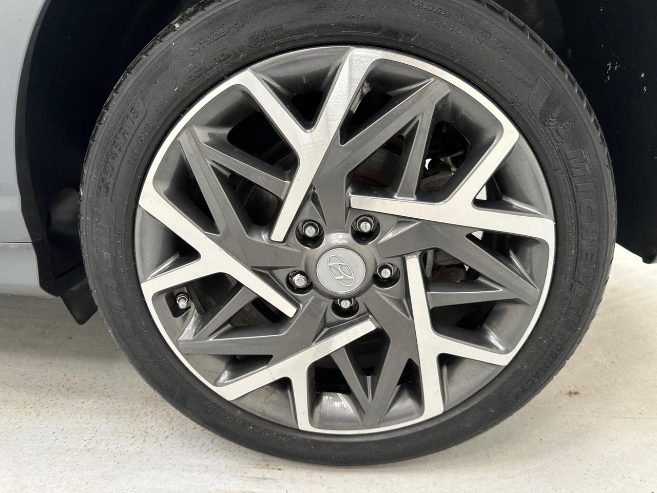 Hyundai KONA DU71YMC