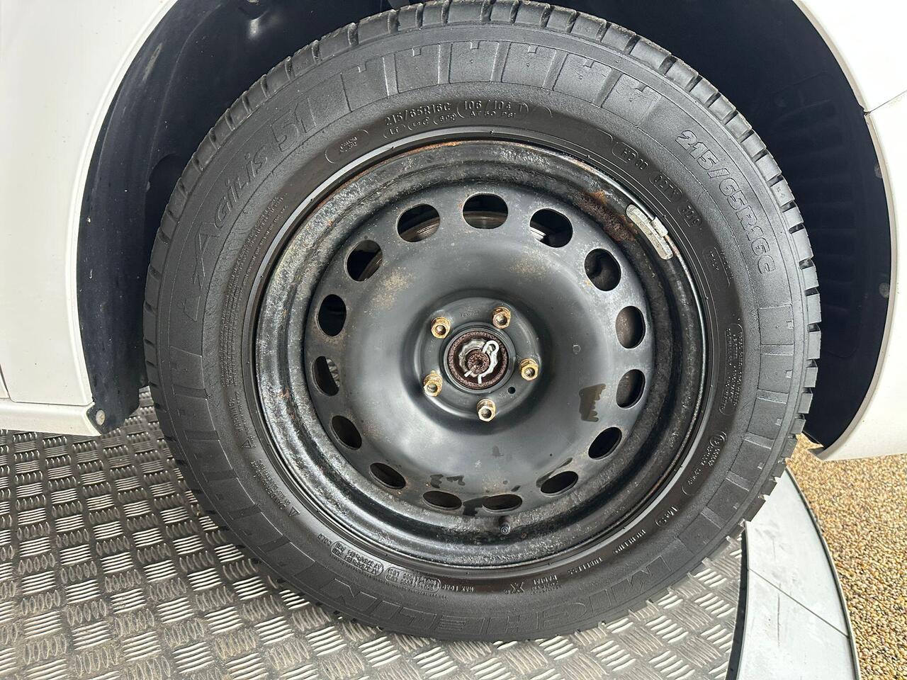 Vauxhall Vivaro MJ69FPE