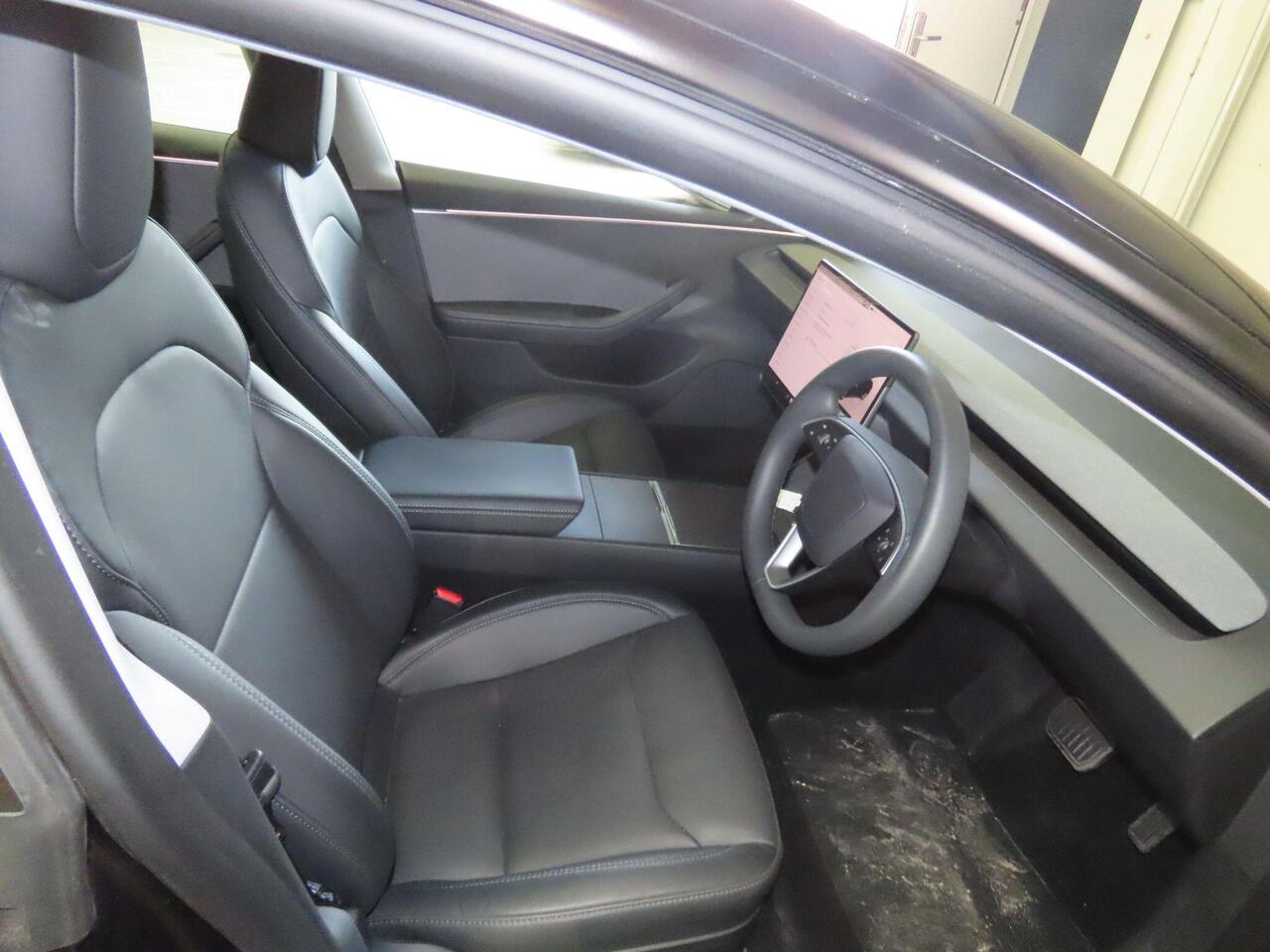 Tesla Model 3 LB74UKP