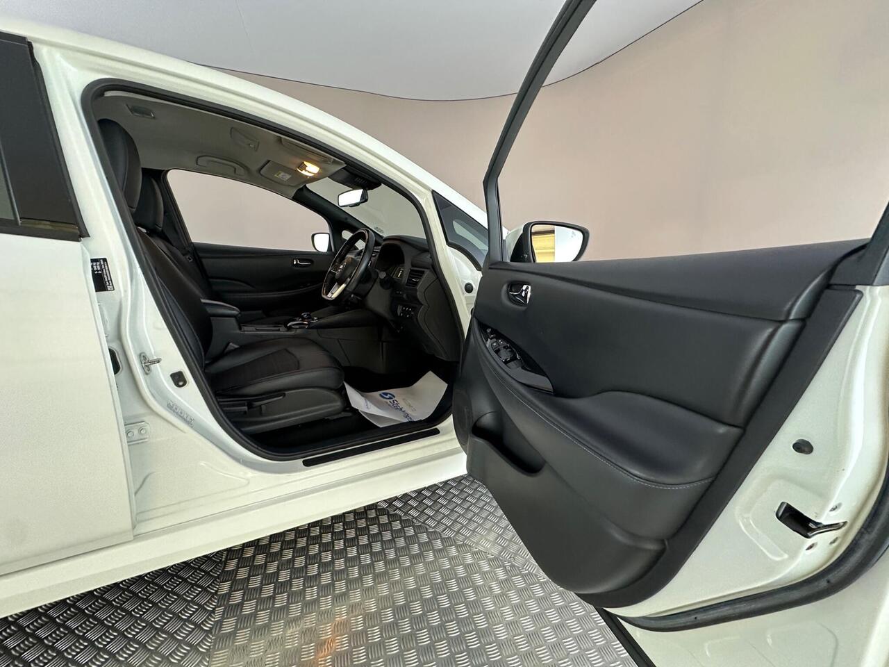 Nissan Leaf ST69WUU