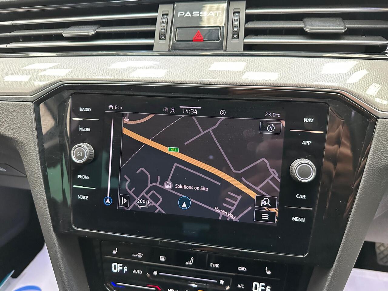 Volkswagen Passat YE70UZH